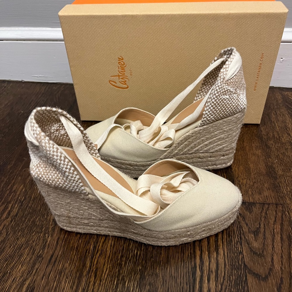 Castaner espadrilles Sz 7 . Ivory color 4inch